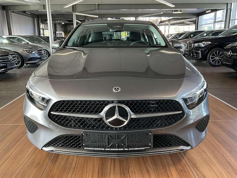 Gebraucht Mercedes A180 Progressive 136 PS (100 kW) 2024 Mountaingrau Kleinwagen