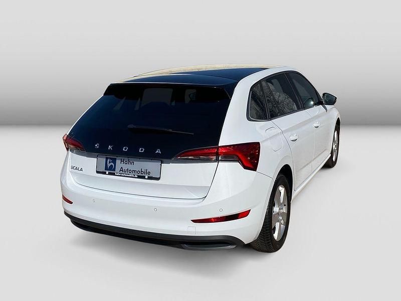 Gebraucht Skoda Scala Style 150 PS (110 kW) 2023 Moonweiss metallic Kleinwagen