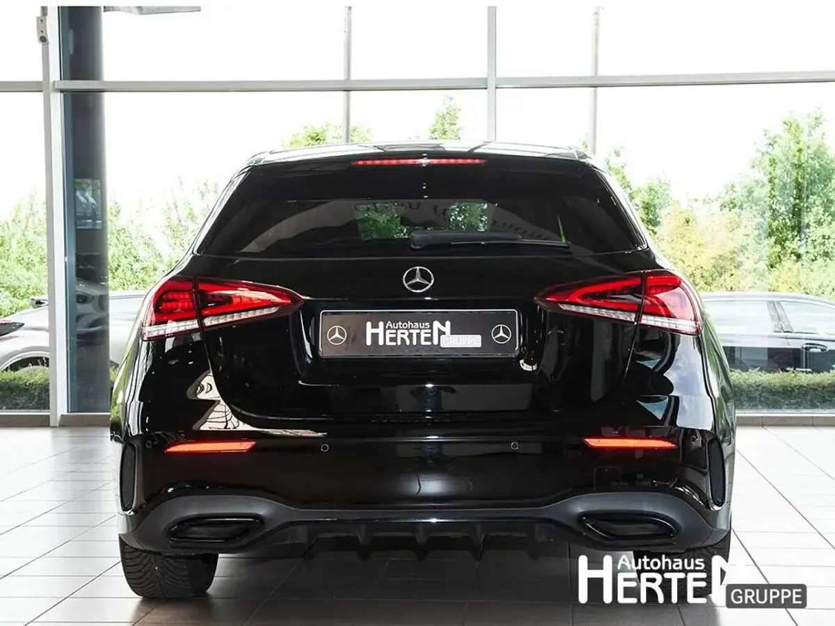 Gebraucht Mercedes A200 AMG 163 PS (119 kW) 2022 Schwarz Limousine