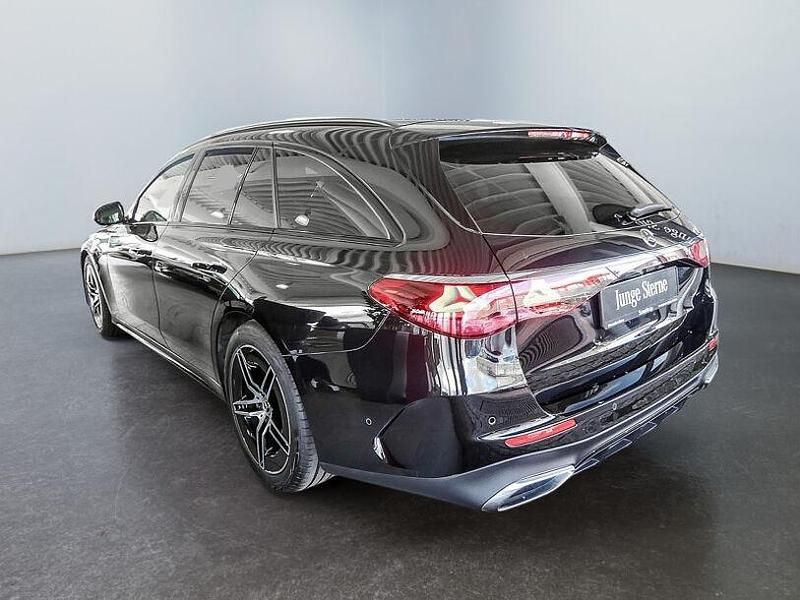 Gebraucht Mercedes E220 AMG 197 PS (144 kW) 2024 Schwarz Limousine