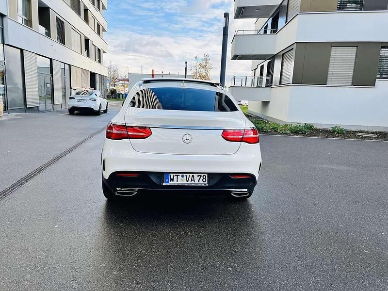 Weiß Gebraucht 2016 Mercedes GLE350 AMG line SUV | 35.000 € - Bild 1/4