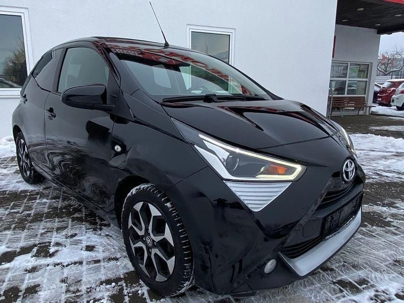 Gebraucht Toyota Aygo x-sky 72 PS (52 kW) 2021 Schwarz Kleinwagen