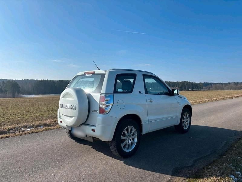 Gebraucht Suzuki Grand Vitara 106 PS (77 kW) 2007 Weiß SUV