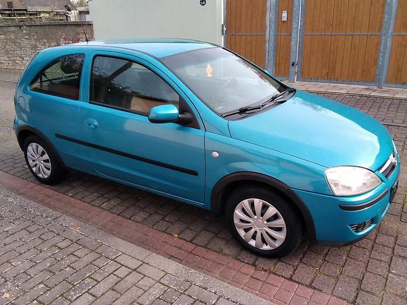 Blau Gebraucht 2004 Opel Corsa Kleinwagen | 2.000 € (Etwas zu teuer) - Bild 1/4