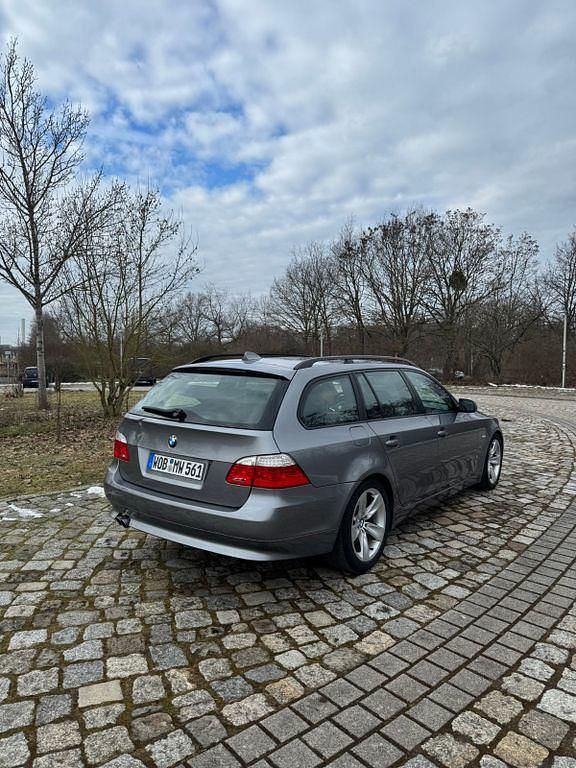 Gebraucht BMW 525 197 PS (144 kW) 2009 Grau Kombi