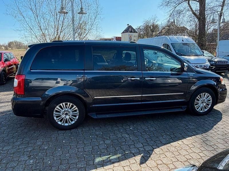 Gebraucht Lancia Voyager Platinum 178 PS (130 kW) 2014 Grau Van / Kleinbus