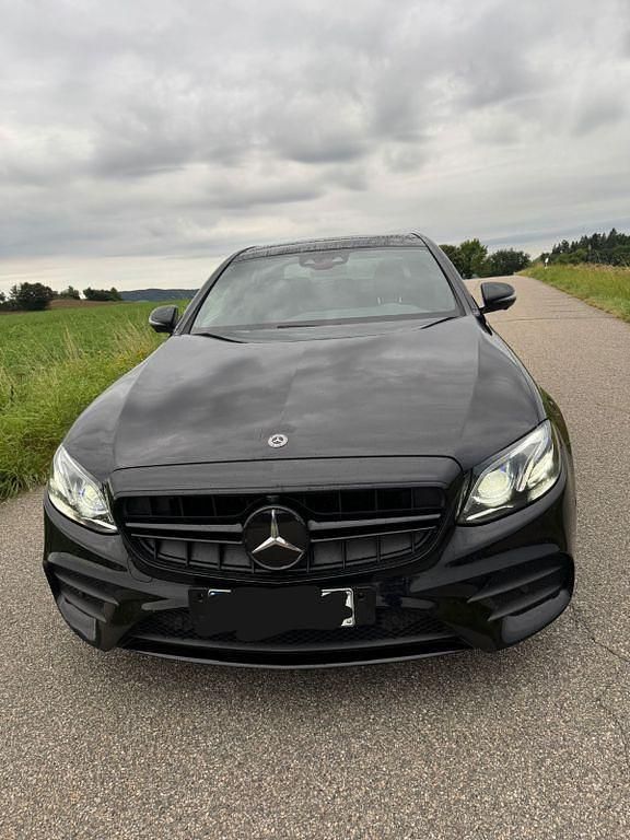 Schwarz Gebraucht 2018 Mercedes E400 Limousine | 28.000 € (Guter Preis) - Bild 1/4