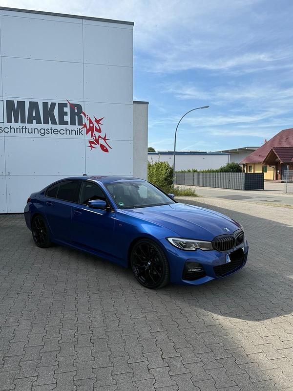 Blau Gebraucht 2019 BMW 320 M Sport Limousine | 28.500 € (Fairer Preis) - Bild 1/4