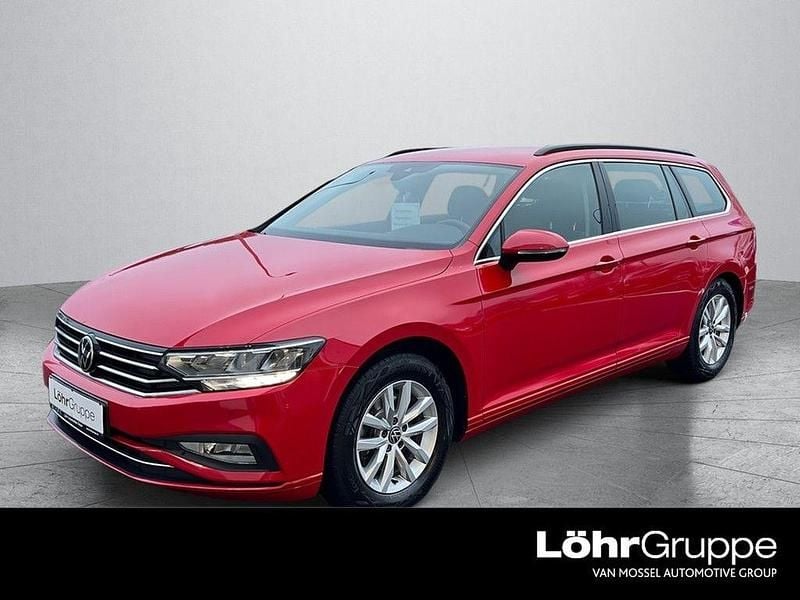 Rot Gebraucht 2023 VW Passat Kombi | 18.580 € (Superpreis) - Bild 1/4
