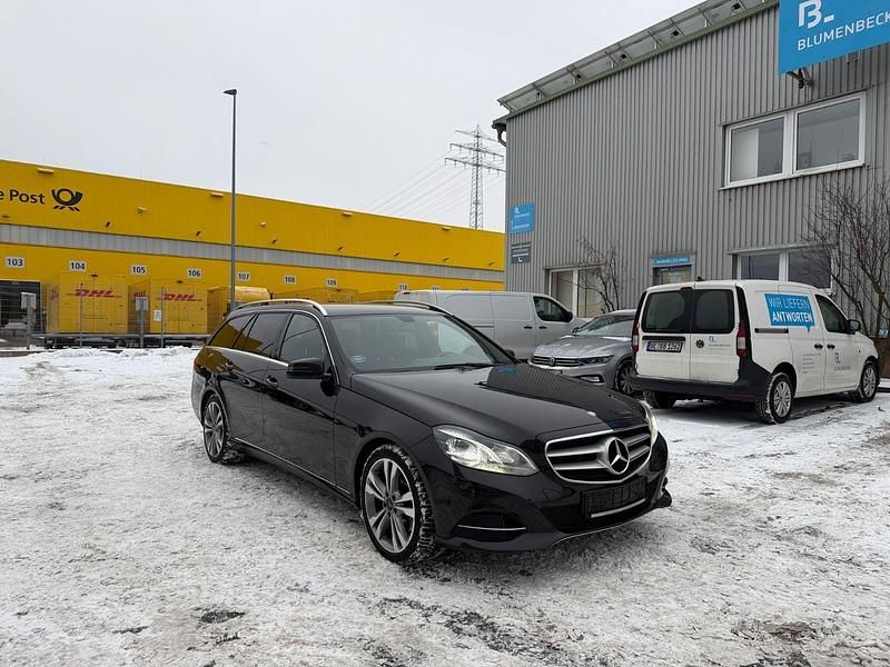 Schwarz Gebraucht 2014 Mercedes E250 Kombi | 13.900 € (Fairer Preis) - Bild 1/4