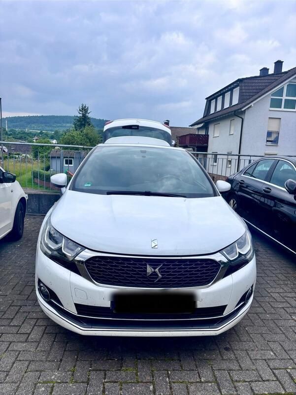 Weiß Gebraucht 2016 DS Automobiles DS4 Limousine | 9.100 € (Fairer Preis) - Bild 1/4