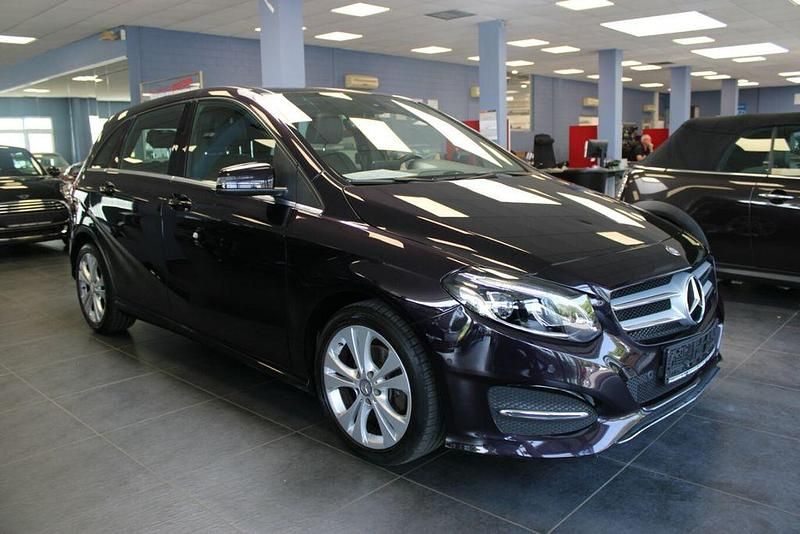 Violett Gebraucht 2015 Mercedes 200 Urban Limousine | 14.780 € (Fairer Preis) - Bild 1/4
