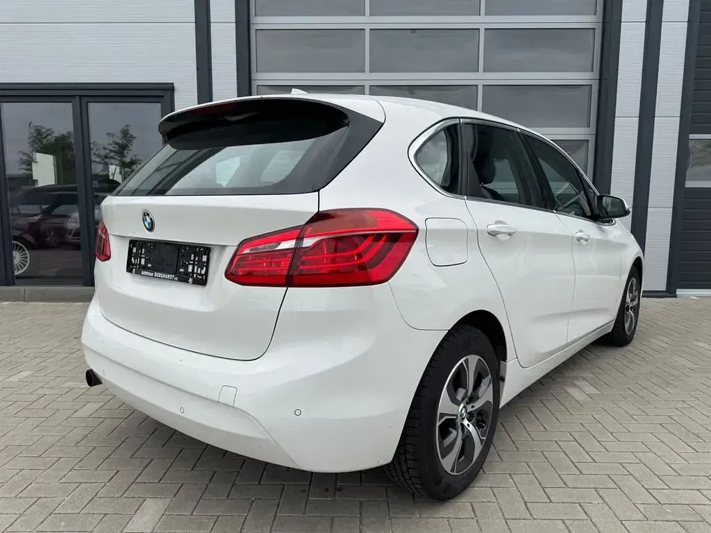 Gebraucht BMW 218 Active Tourer 136 PS (100 kW) 2015 Weiß Van / Kleinbus