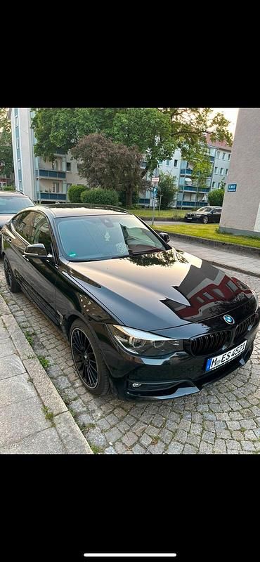 Schwarz Gebraucht 2016 BMW 320 Limousine | 13.300 € (Fairer Preis) - Bild 1/4