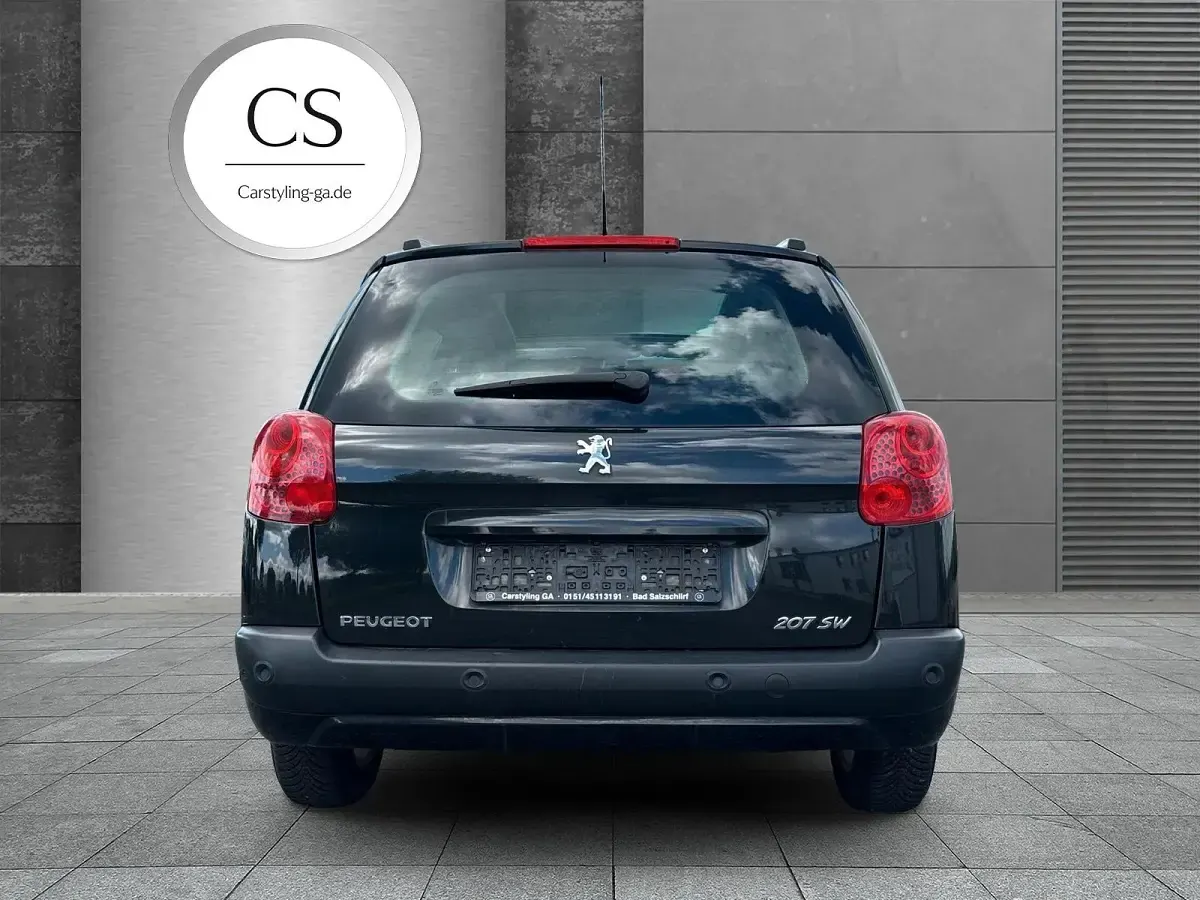 Gebraucht Peugeot 207 95 PS (69 kW) 2011 Schwarz Kombi