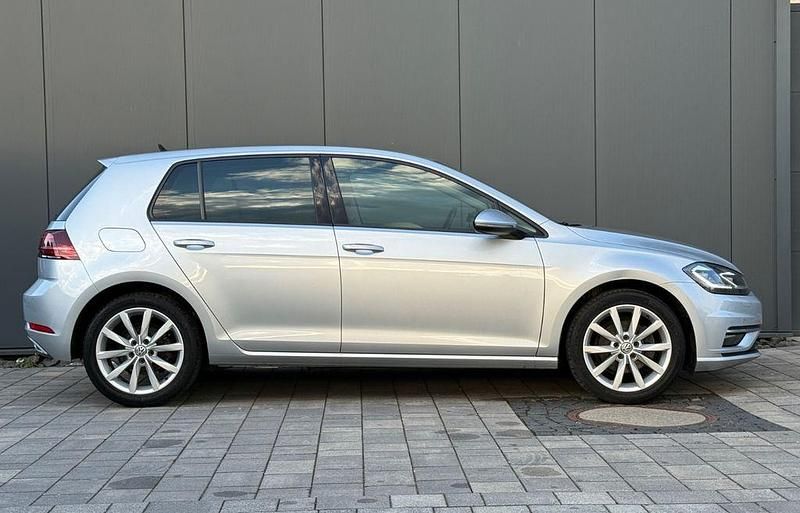 Second-hand VW Golf VII Highline 150 CP (110 kW) 2018 Argintiu Berlinǎ