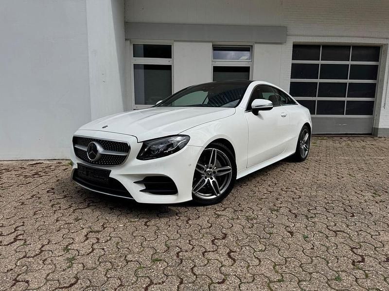 Weiß Gebraucht 2020 Mercedes E220 AMG Coupé | 29.980 € (Superpreis) - Bild 1/4