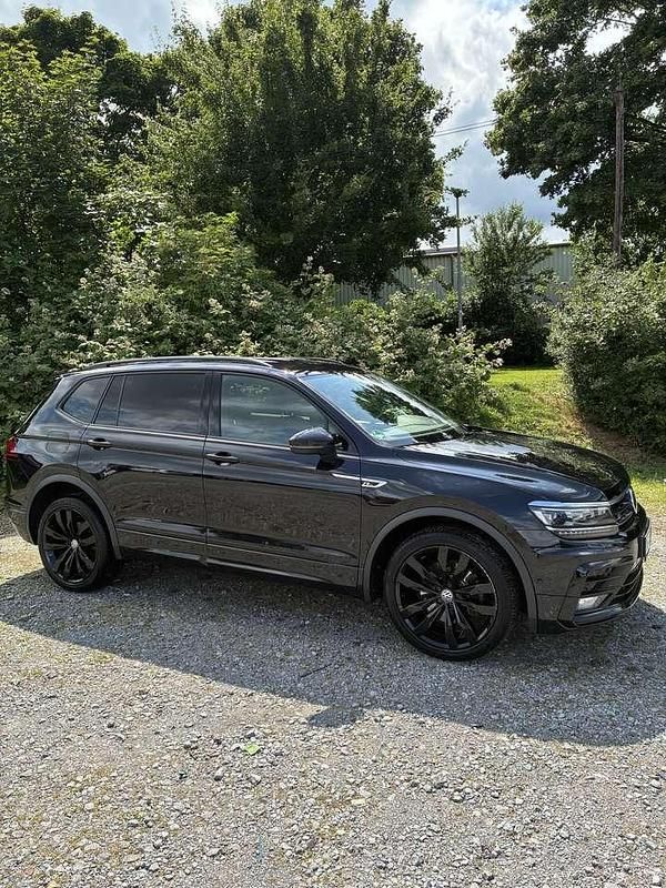 Schwarz Gebraucht 2021 VW Tiguan Allspace Highline SUV | 35.800 € (Etwas zu teuer) - Bild 1/4