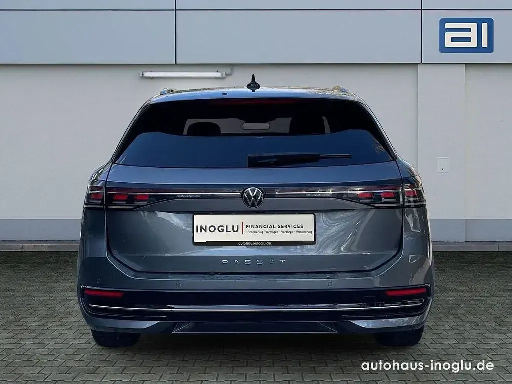 Gebraucht VW Passat Elegance 150 PS (110 kW) 2025 Grau Kombi