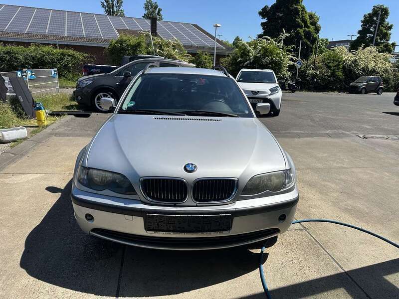 Silber Gebraucht 2005 BMW 318 Kombi | 1.190 € (Guter Preis) - Bild 1/4