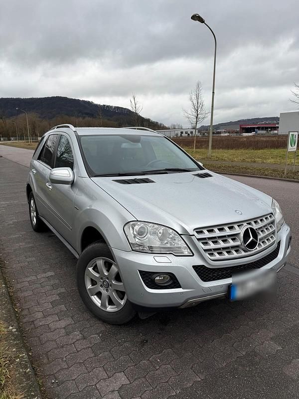 Silber Gebraucht 2009 Mercedes ML350 SUV | 11.100 € - Bild 1/4