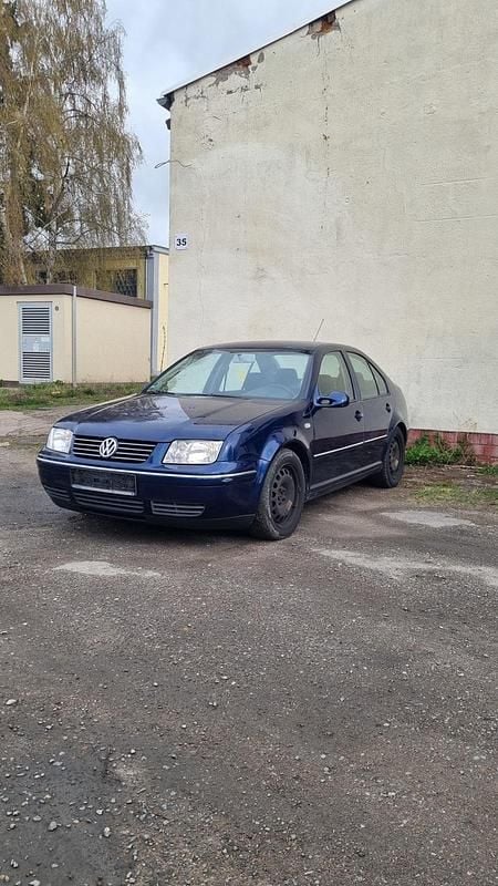 Gebraucht VW Bora 116 PS (85 kW) 2004 Blau Limousine