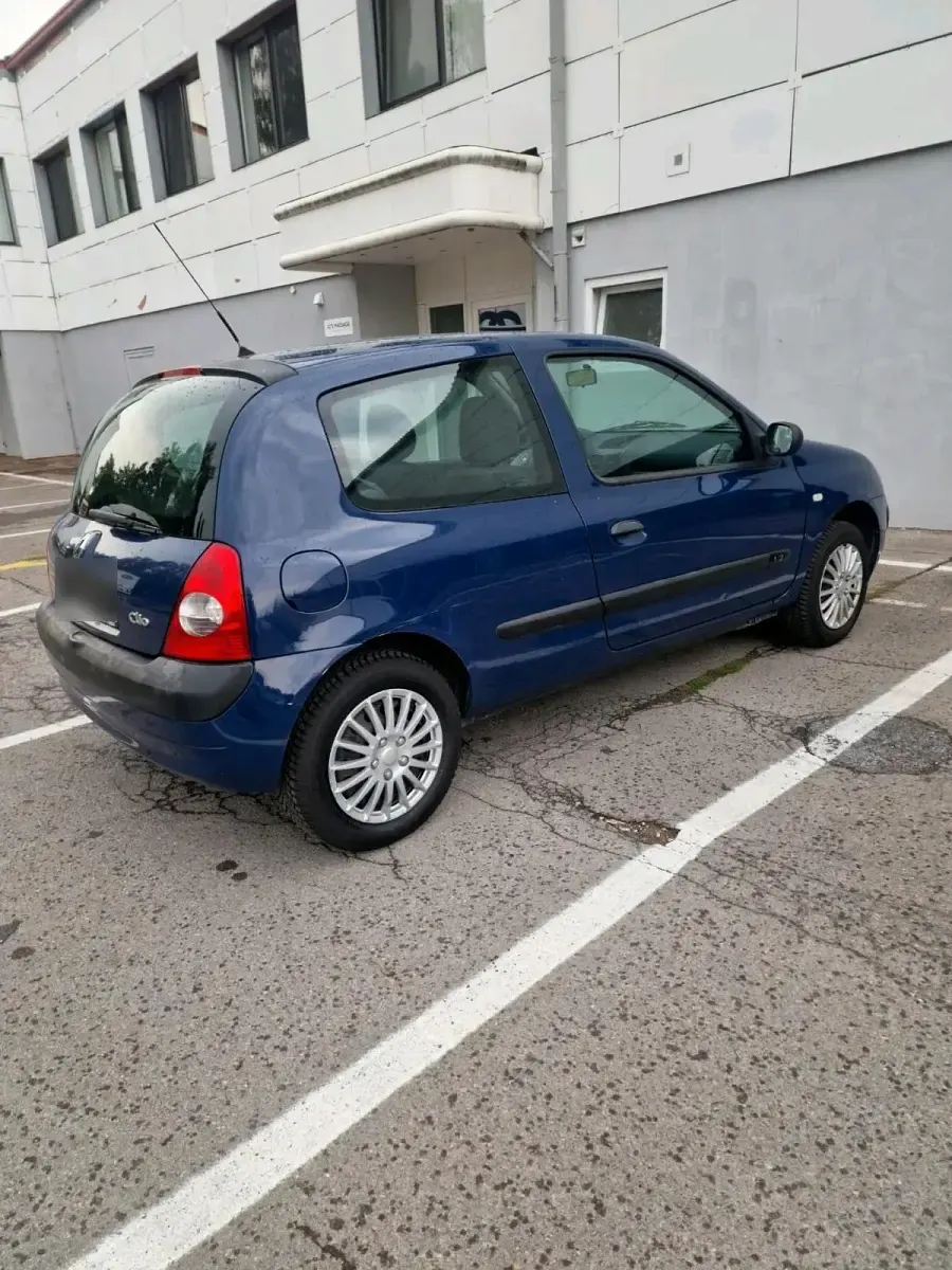 Gebraucht Renault Clio Authentique 58 PS (42 kW) 2004 Blau Kleinwagen