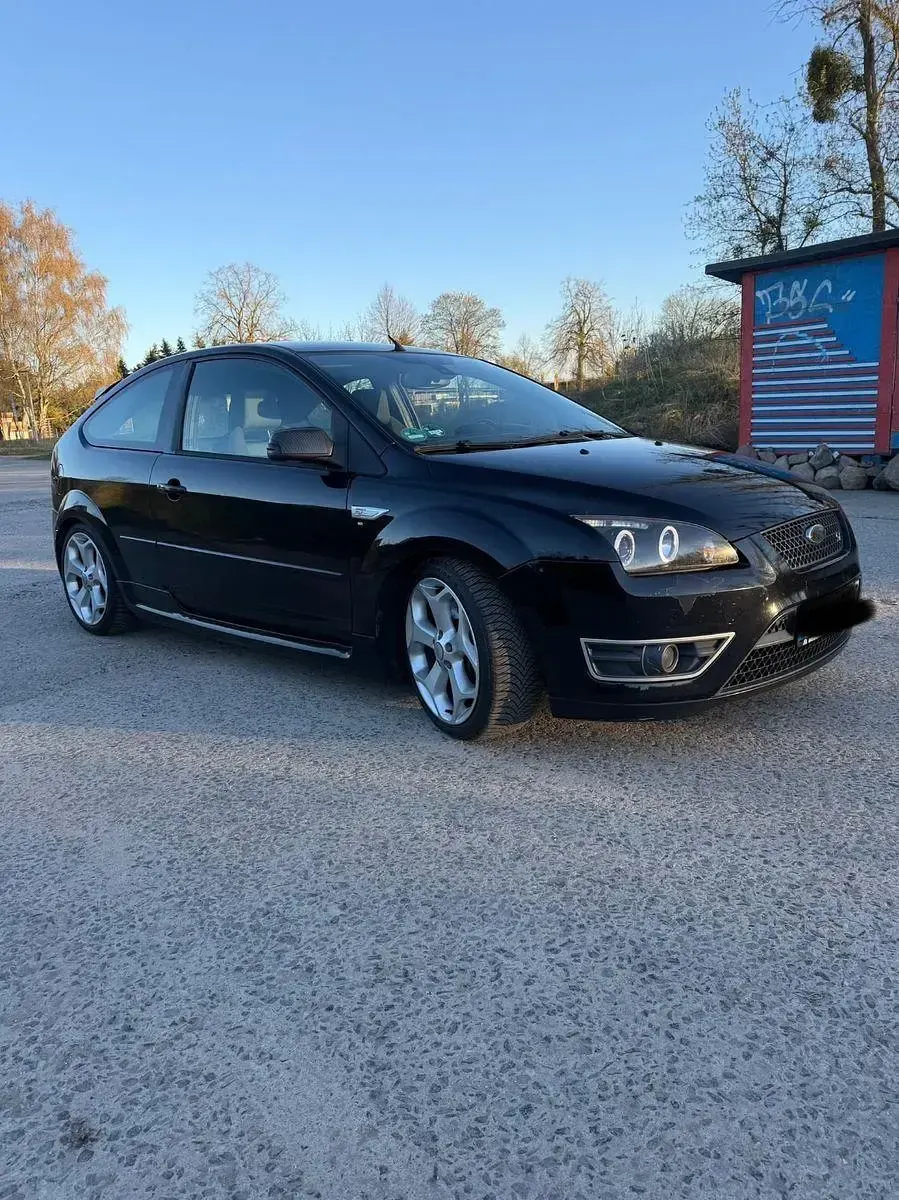 Używany Ford Focus ST 224 KM (164 kW) 2007 Czarny Sedan/Limuzyna