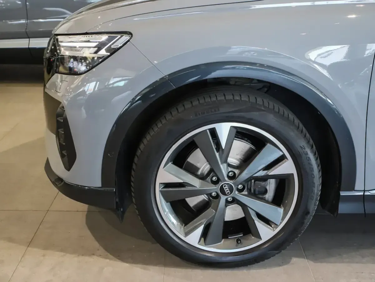Gebraucht Audi Q4 e-tron S-Line 150 kW (204 PS) 2023 Kieselgrau SUV