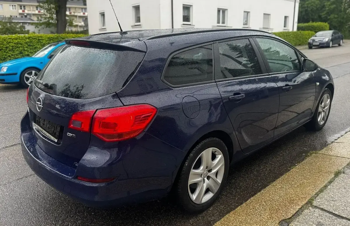Gebraucht Opel Astra 125 PS (91 kW) 2011 Blau Kombi