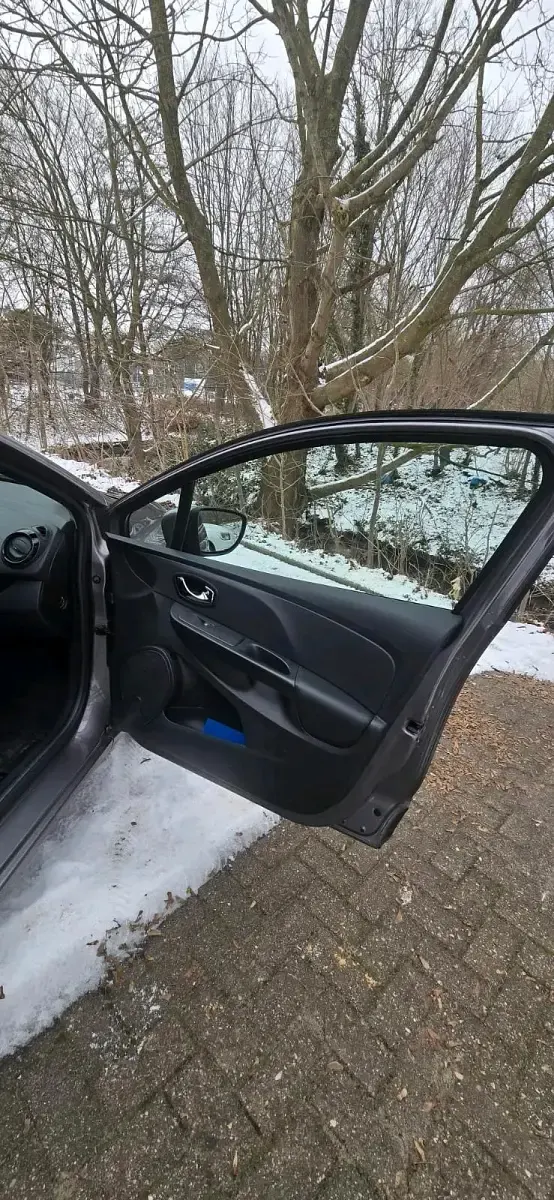Używany Renault Clio IV 75 KM (55 kW) 2014 Szary Sedan/Limuzyna