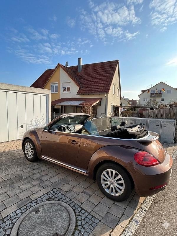 Gebraucht VW Beetle Cabriolet Allstar 110 PS (80 kW) 2016 Braun Cabrio