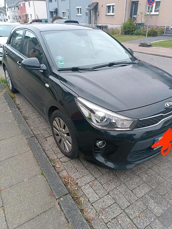 Schwarz Gebraucht 2017 Kia Rio Limousine | 7.800 € (Fairer Preis) - Bild 1/4