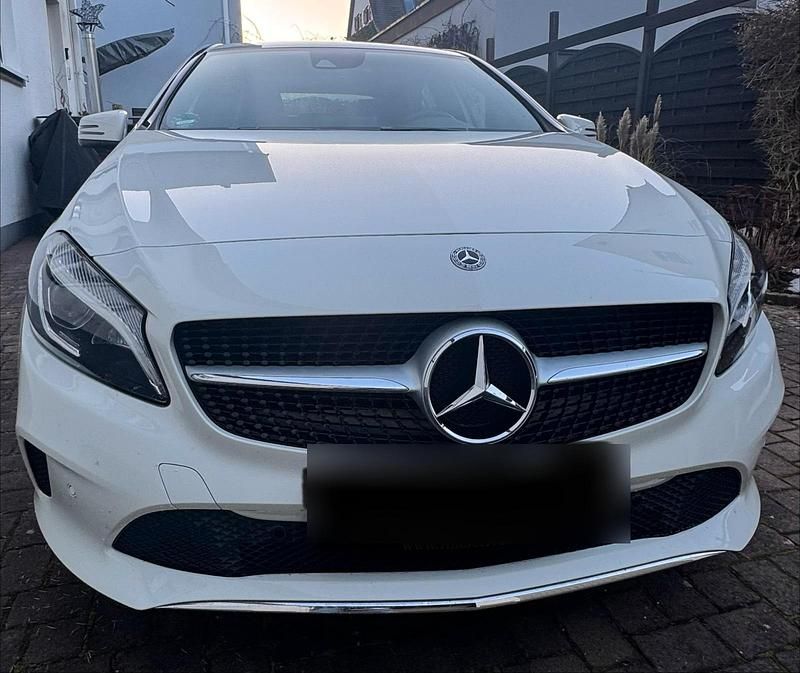 Gebraucht Mercedes A250 211 PS (155 kW) 2017 Weiß Limousine