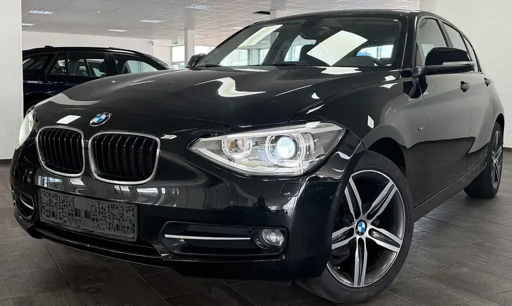 Gebraucht BMW 118 Sport Line 143 PS (105 kW) 2015 Saphirschwarz Kleinwagen