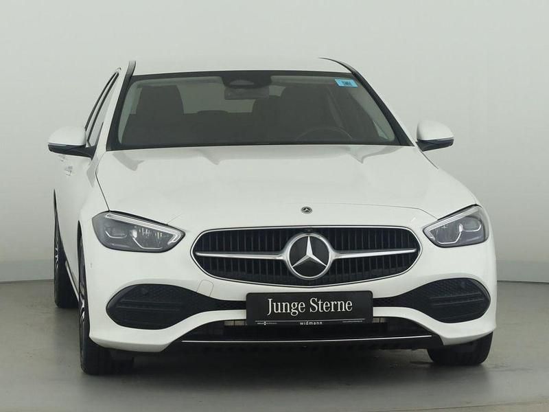 Gebraucht Mercedes C300 Avantgarde 265 PS (194 kW) 2022 Unilack polarweiss Limousine