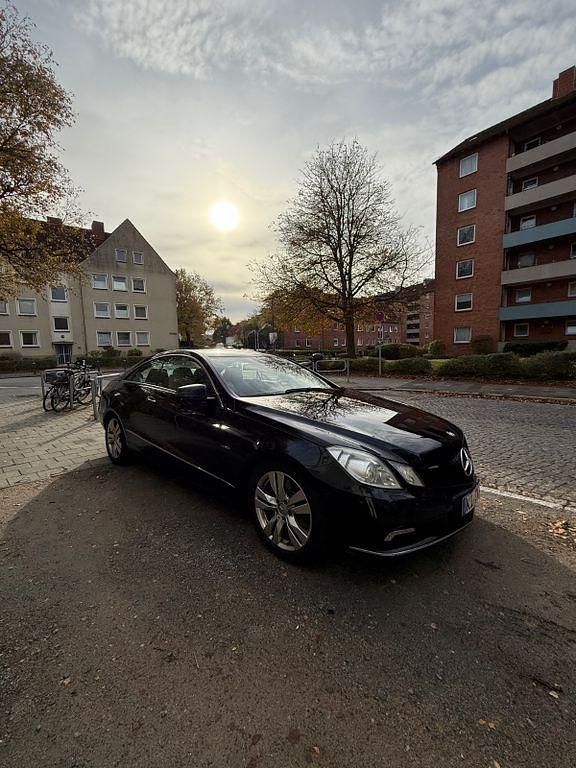 Andere farben Gebraucht 2010 Mercedes E250 Coupé | 8.500 € (Fairer Preis) - Bild 1/4