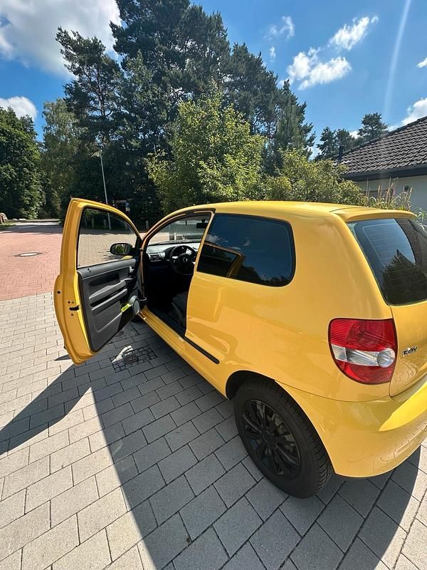 Gelb Gebraucht 2005 VW Fox Kleinwagen | 1.899 € (Fairer Preis) - Bild 1/4