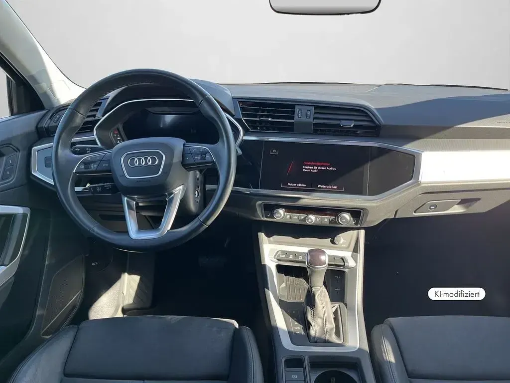 Gebraucht Audi Q3 Sportback S-Line 150 PS (110 kW) 2023 Mythosschwarz metallic (metallic) SUV