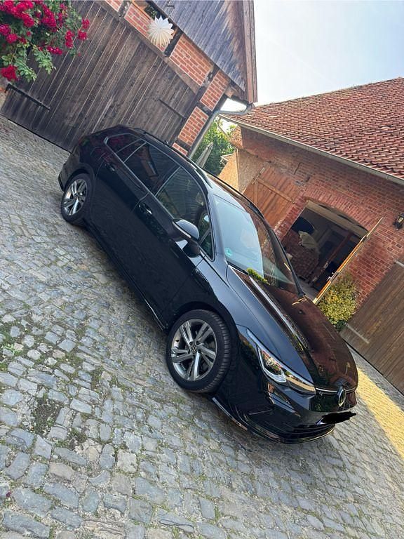 Schwarz Gebraucht 2022 VW Golf VIII R-line Kombi | 27.200 € (Superpreis) - Bild 1/4