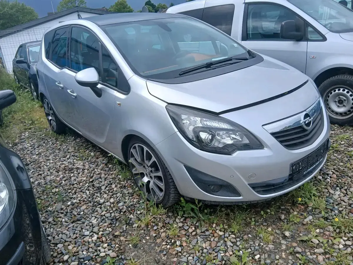 Gebraucht Opel Meriva 101 PS (74 kW) 2011 Silber Van / Kleinbus
