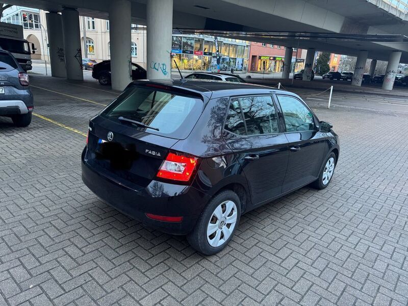 Schwarz Gebraucht 2019 Skoda Fabia Ambition Limousine | 10.000 € (Fairer Preis) - Bild 1/4