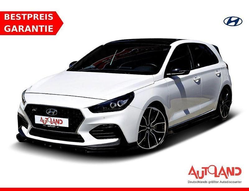 Weiss Gebraucht 2020 Hyundai i30 N Performance Limousine | 27.990 € (Fairer Preis) - Bild 1/4