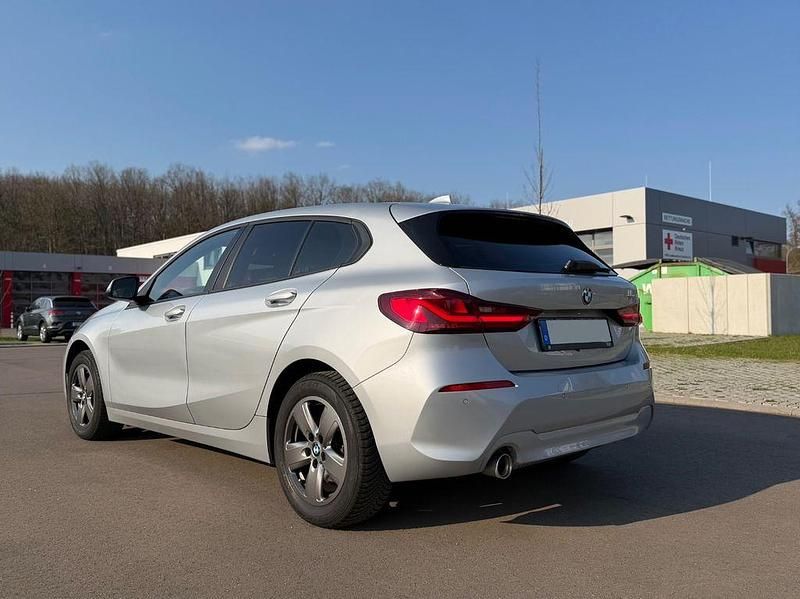 Gebraucht BMW 118 Advantage 140 PS (102 kW) 2020 Silber Kleinwagen