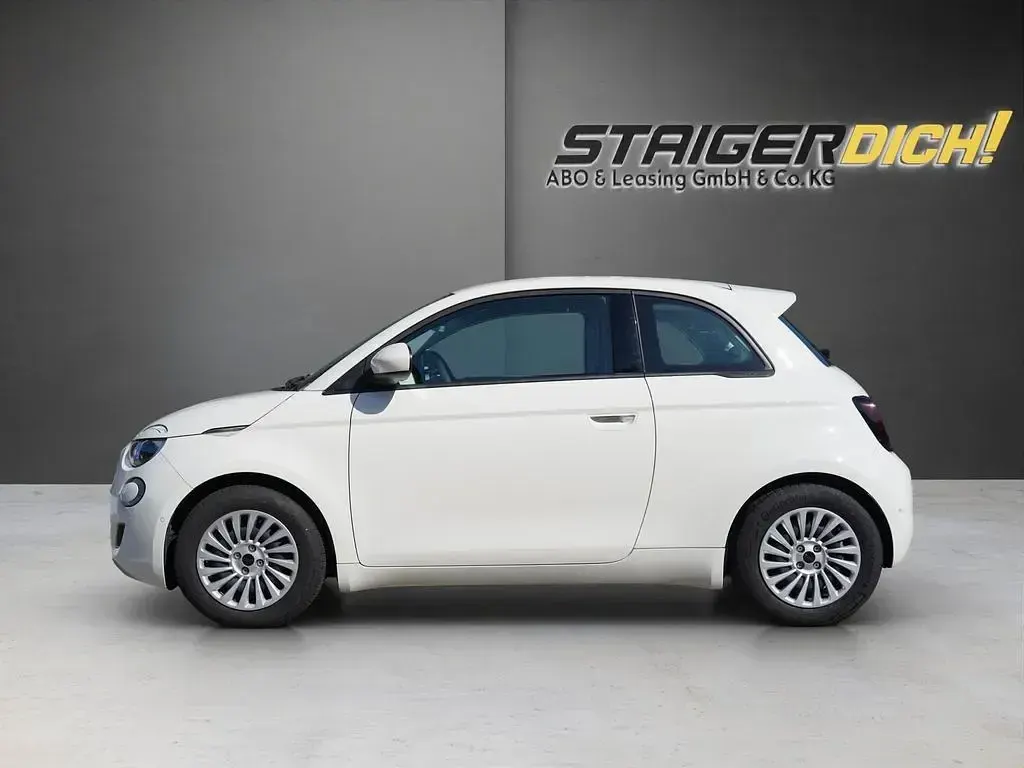 Gebraucht Fiat 500e Icon 86 kW (118 PS) 2023 Arktis weiß Kleinwagen