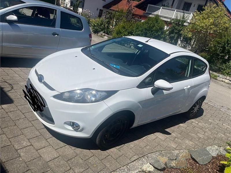 Weiß Gebraucht 2011 Ford Fiesta Ambiente Kleinwagen | 2.400 € (Fairer Preis) - Bild 1/4