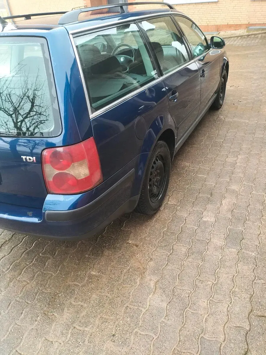 Gebraucht VW Passat 101 PS (74 kW) 2003 Blau Kombi