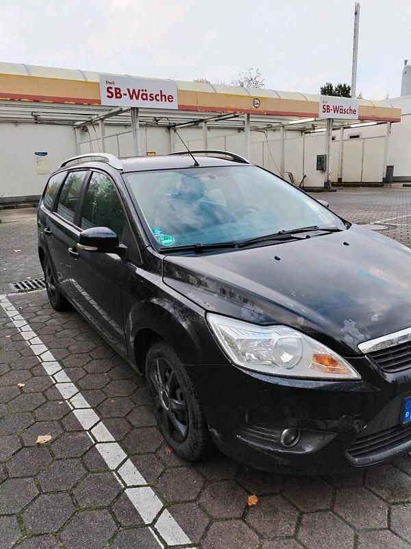Schwarz Gebraucht 2009 Ford Focus Kombi | 2.700 € (Etwas zu teuer) - Bild 1/4