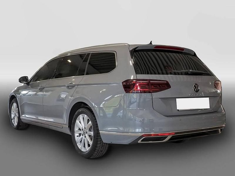 Gebraucht VW Passat Elegance 150 PS (110 kW) 2024 Grau Kombi