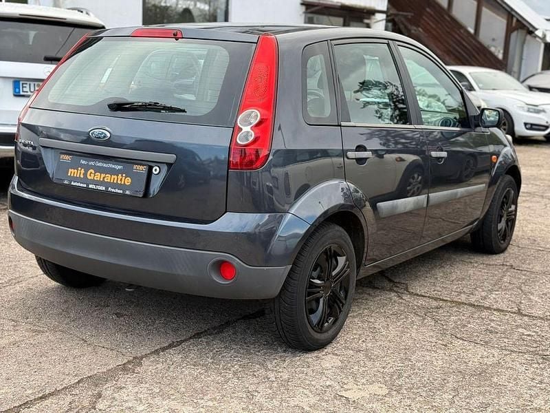 Gebraucht Ford Fiesta Basis 69 PS (50 kW) 2006 Grau Kleinwagen